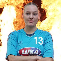 Außen: Cora Schmidmüller